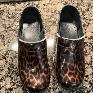 Dansko Size 39. Great shoes in great condition.